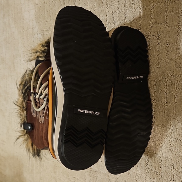 Sorel, Joan of Arctic Boots, size 6.5 - Picture 3 of 5